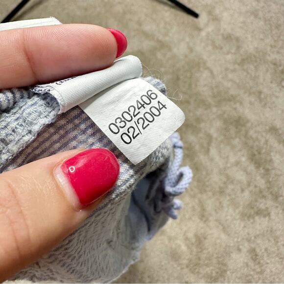 Tommy Hilfiger Y2K Seersucker Cargo Blue White Striped Capris Size 8 - Picture 7 of 7